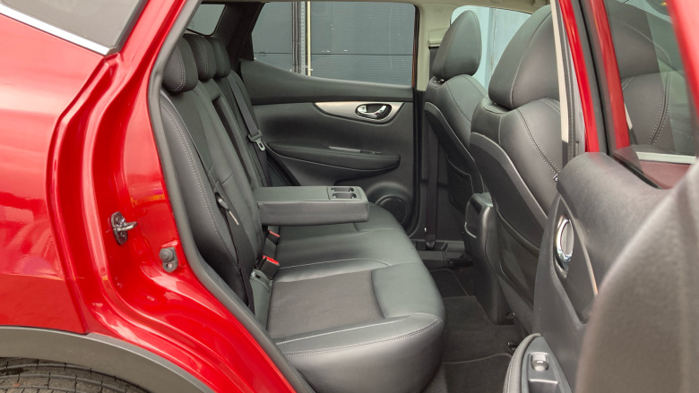 Nissan Qashqai 1.6 DiG-T Tekna 5dr Petrol Hatchback